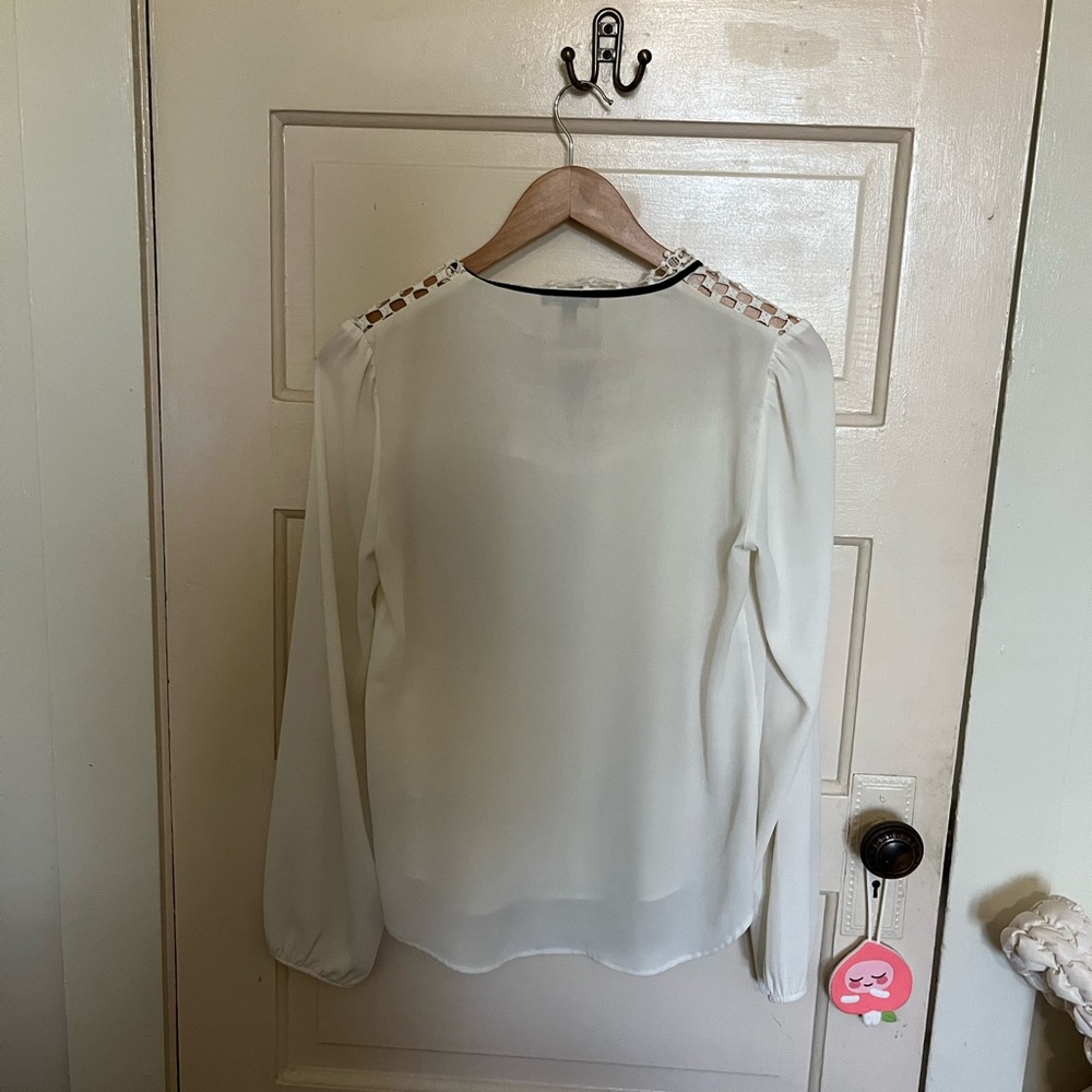 Express tie blouse - Picture 4 of 4